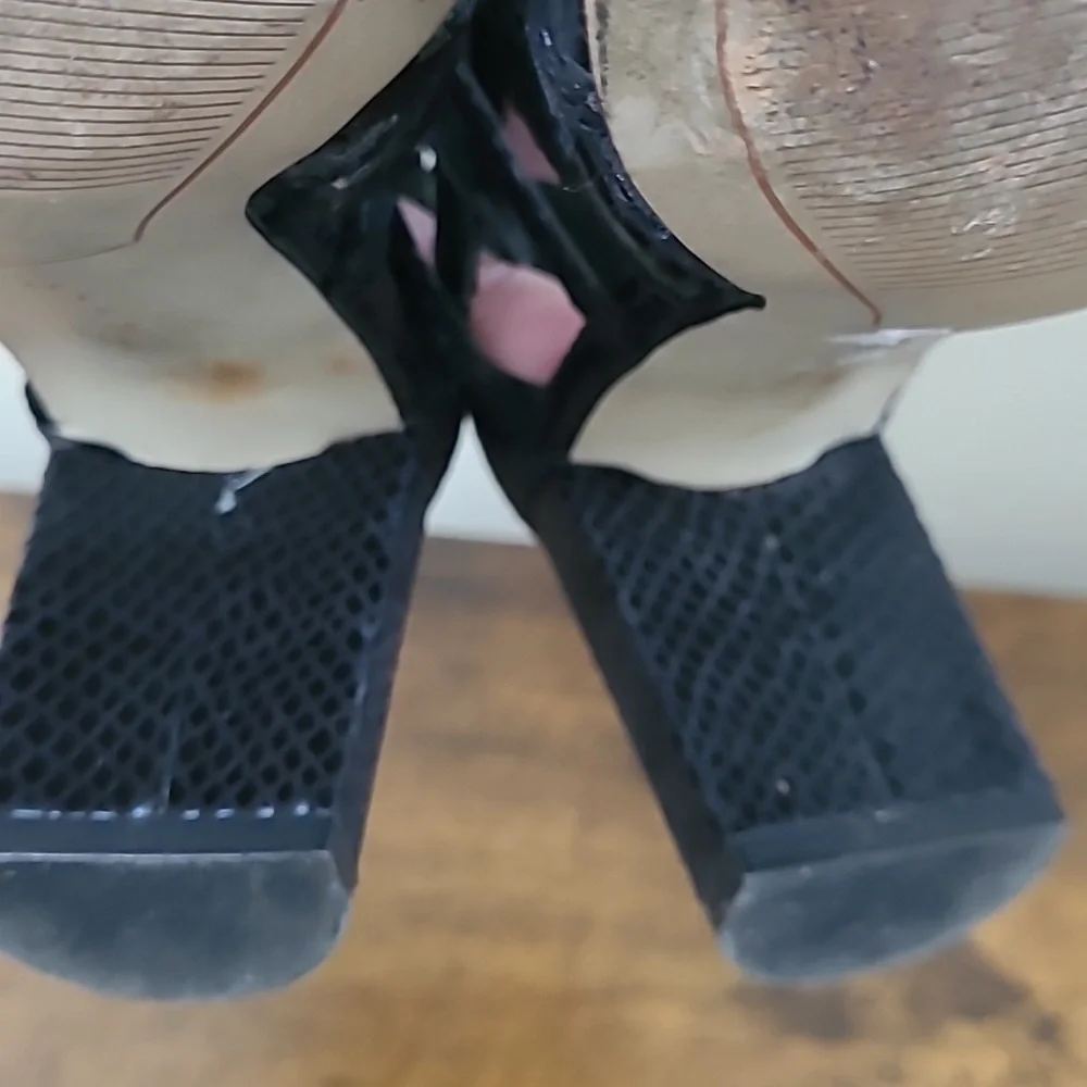 Tahari Black Strappy Textured Heeled Sandals size 7